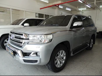 Toyota  Land Cruiser  GXR  2018  Automatic  173,000 Km  8 Cylinder  Four Wheel Drive (4WD)  SUV  Silver