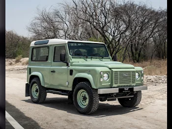 Land Rover  Defender  110 HERITAGE  2016  Automatic  5,000 Km  8 Cylinder  Four Wheel Drive (4WD)  SUV  Green