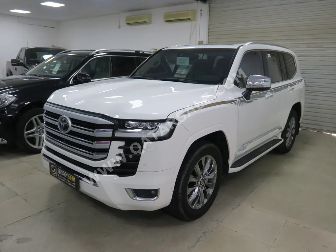 Toyota  Land Cruiser  VXR Twin Turbo  2023  Automatic  53,000 Km  6 Cylinder  Four Wheel Drive (4WD)  SUV  White  With Warranty