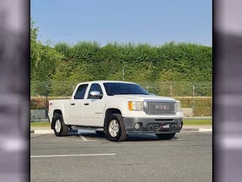 GMC  Sierra  1500  2009  Automatic  165,000 Km  8 Cylinder  Four Wheel Drive (4WD)  Pick Up  White