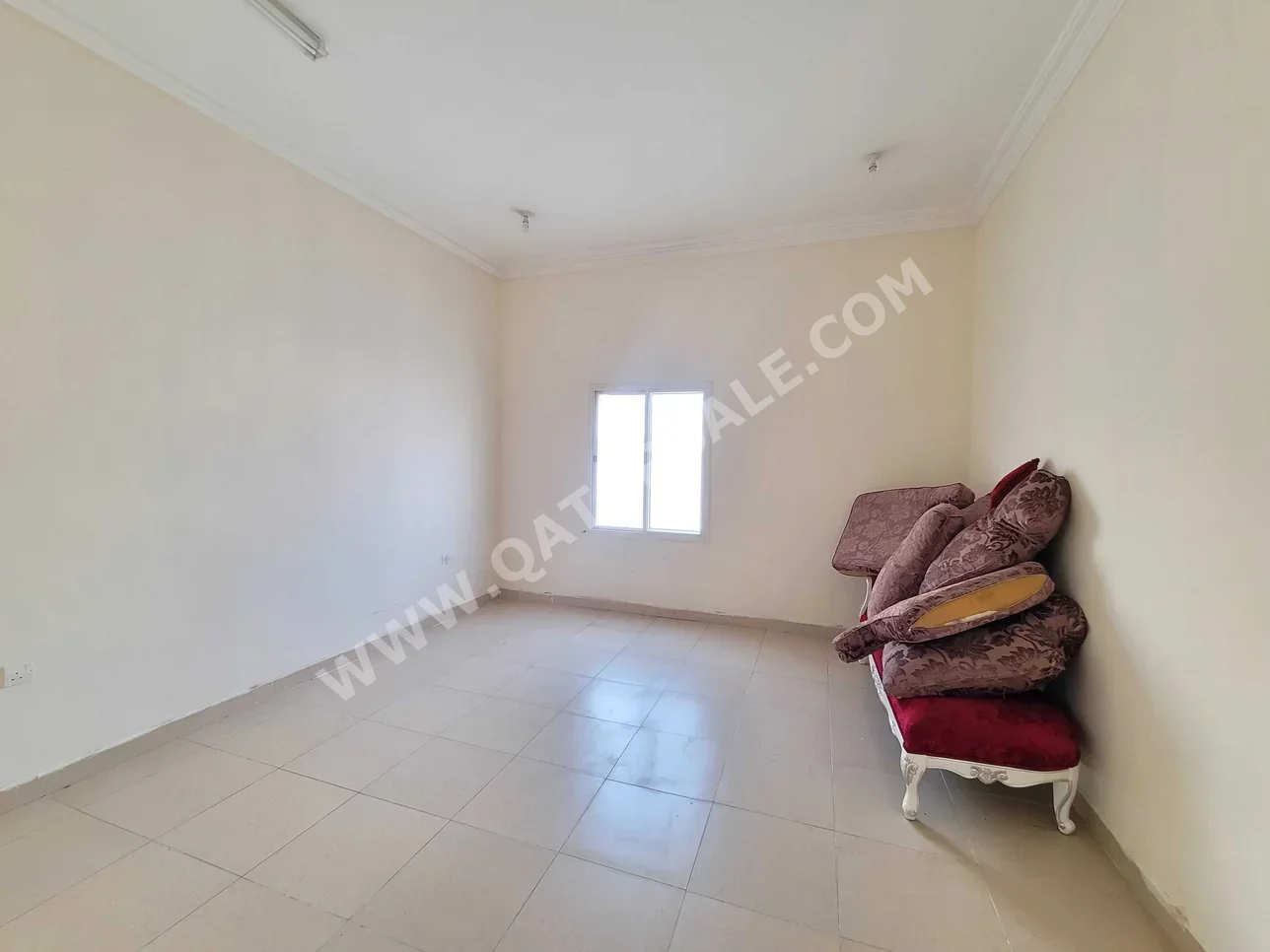 1 Bedrooms  Studio  For Rent  in Doha -  Lejbailat  Not Furnished