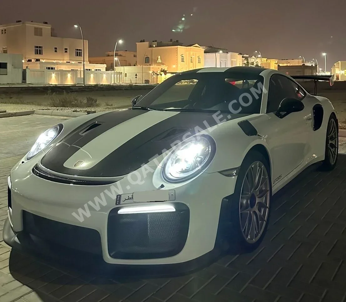 بورش  911  جي تي 2 ار اس  2018  اوتوماتيك  18,700 كم  6 سلندر  دفع خلفي  كوبيه \ سبورت  أبيض  تحت الضمان
