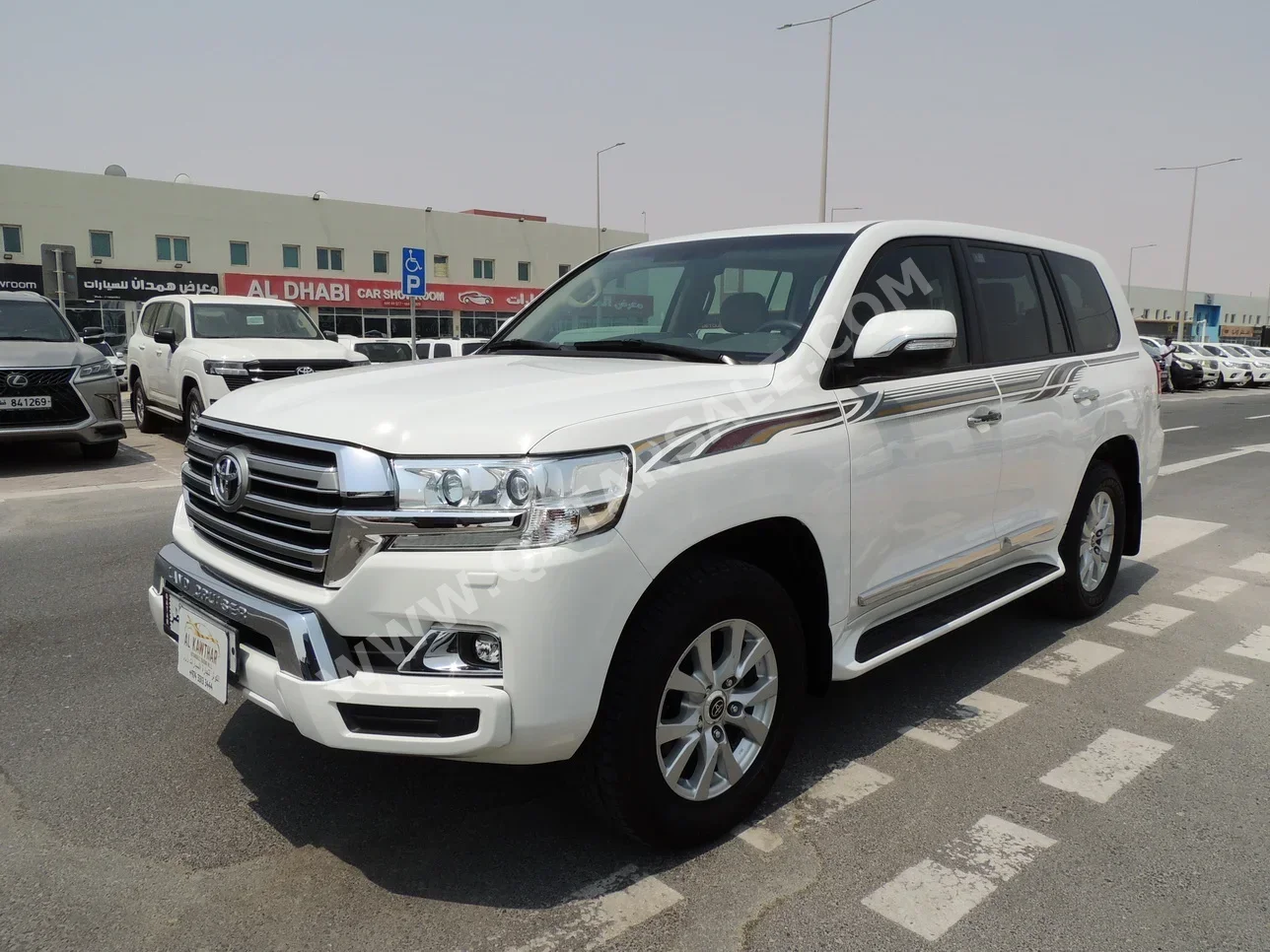 Toyota  Land Cruiser  GXR  2017  Automatic  212,000 Km  8 Cylinder  Four Wheel Drive (4WD)  SUV  White