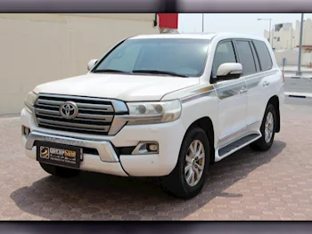 Toyota  Land Cruiser  GXR  2016  Automatic  270,000 Km  8 Cylinder  Four Wheel Drive (4WD)  SUV  White