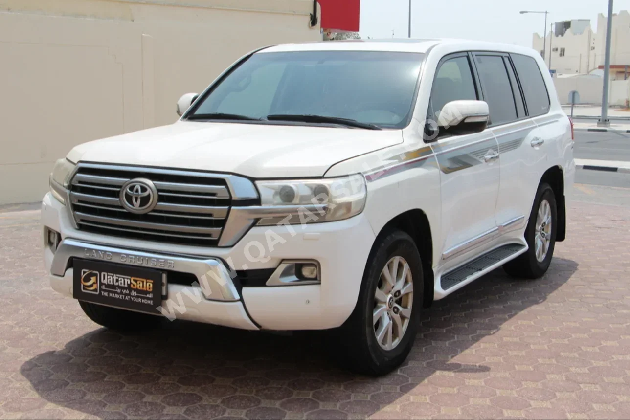 Toyota  Land Cruiser  GXR  2016  Automatic  270,000 Km  8 Cylinder  Four Wheel Drive (4WD)  SUV  White