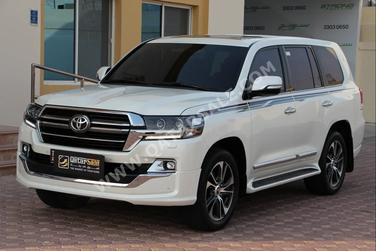 Toyota  Land Cruiser  GXR- Grand Touring  2020  Automatic  61,196 Km  8 Cylinder  Four Wheel Drive (4WD)  SUV  White