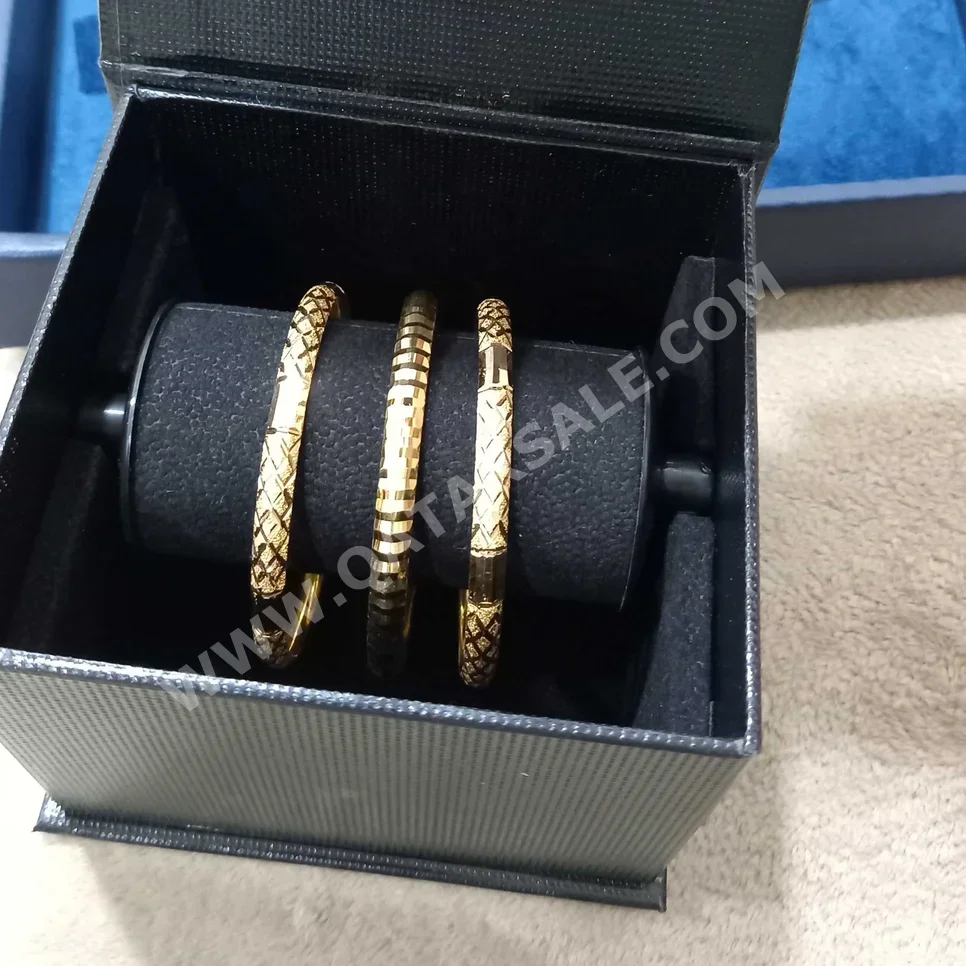 Gold Bracelet  Bahrain  Woman  By Item ( Designers )  30 Gram  Nature  18  Yellow Gold  21k