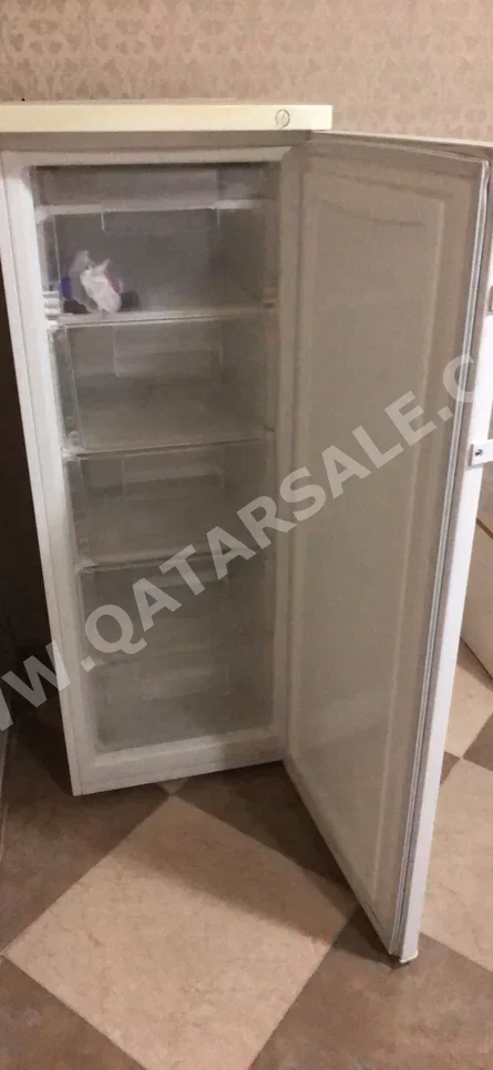 Freezers Door Lock  White  150 CM  50 CM  60 CM  Drawers /  151-200 Lt