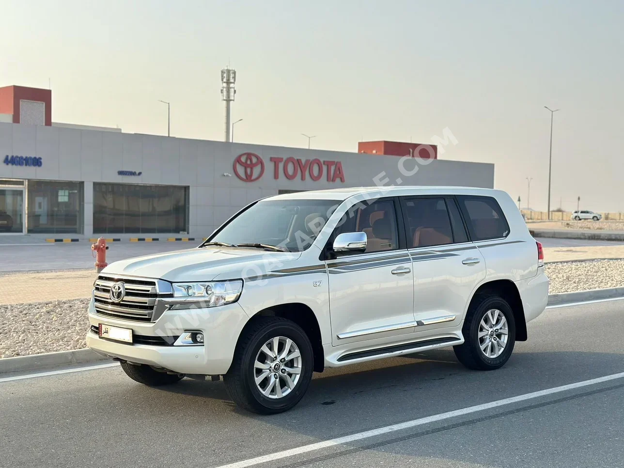 Toyota  Land Cruiser  VXR  2016  Automatic  166,000 Km  8 Cylinder  Four Wheel Drive (4WD)  SUV  White