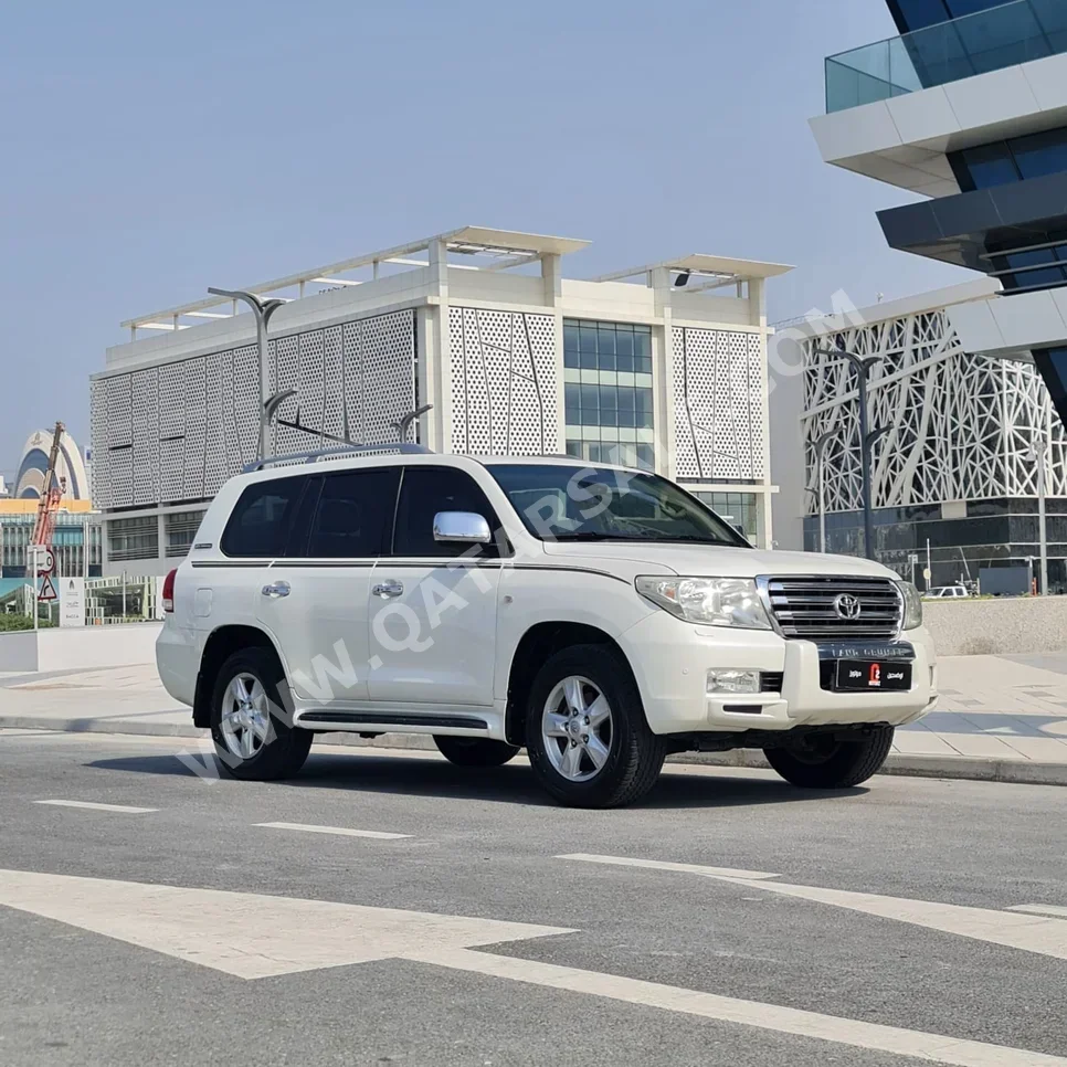 Toyota  Land Cruiser  VXR  2011  Automatic  258,000 Km  8 Cylinder  Four Wheel Drive (4WD)  SUV  White