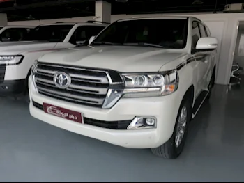 Toyota  Land Cruiser  VXR  2016  Automatic  258,000 Km  8 Cylinder  Four Wheel Drive (4WD)  SUV  White