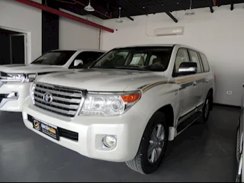 Toyota  Land Cruiser  VXR  2012  Automatic  490,000 Km  8 Cylinder  Four Wheel Drive (4WD)  SUV  White