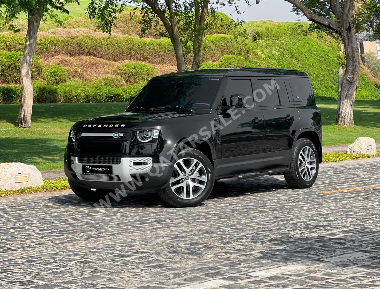 Land Rover  Defender  110 HSE  2023  Automatic  49,000 Km  6 Cylinder  Four Wheel Drive (4WD)  SUV  Black