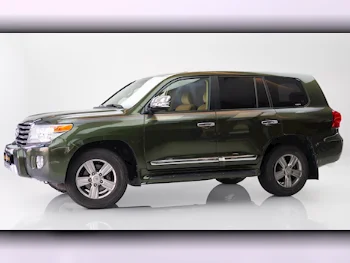 Toyota  Land Cruiser  GXR  2015  Automatic  141٬000 Km  8 Cylinder  Four Wheel Drive (4WD)  SUV  Green