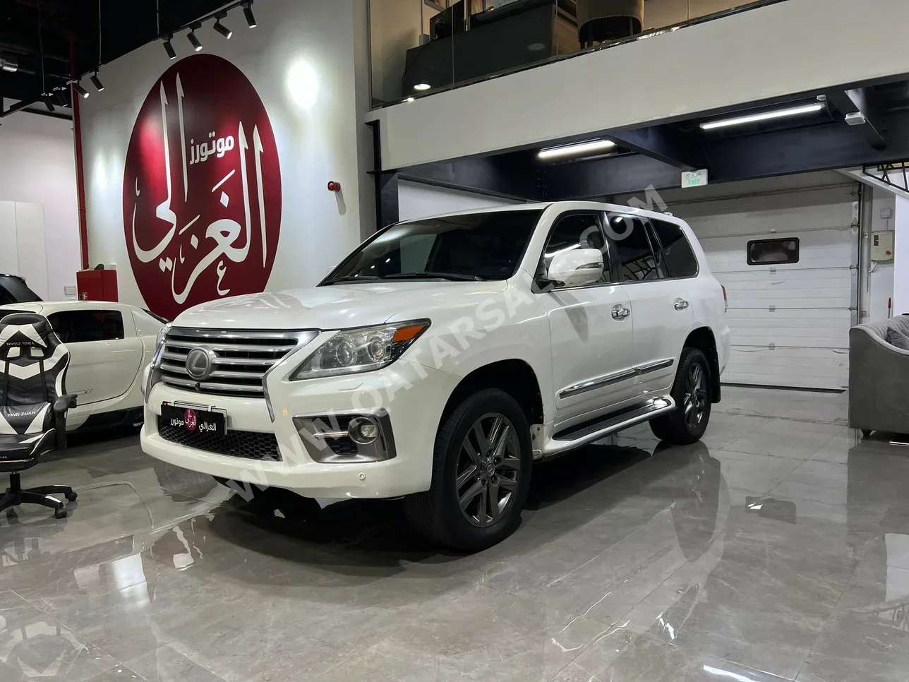  Lexus  LX  570  2014  Automatic  290,000 Km  8 Cylinder  Four Wheel Drive (4WD)  SUV  Pearl  With Warranty