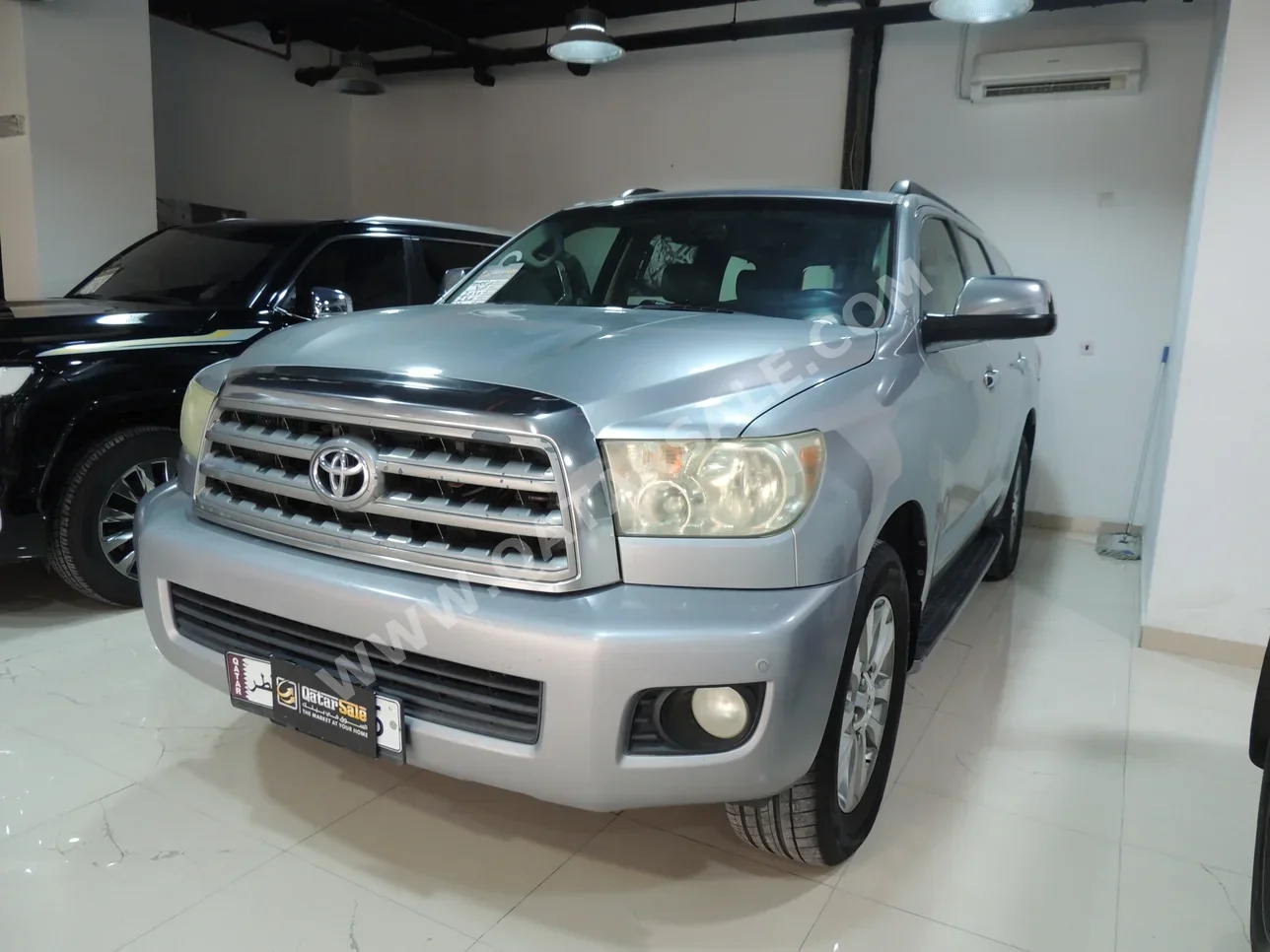 Toyota  Sequoia  Limited  2010  Automatic  256,000 Km  8 Cylinder  Four Wheel Drive (4WD)  SUV  Silver