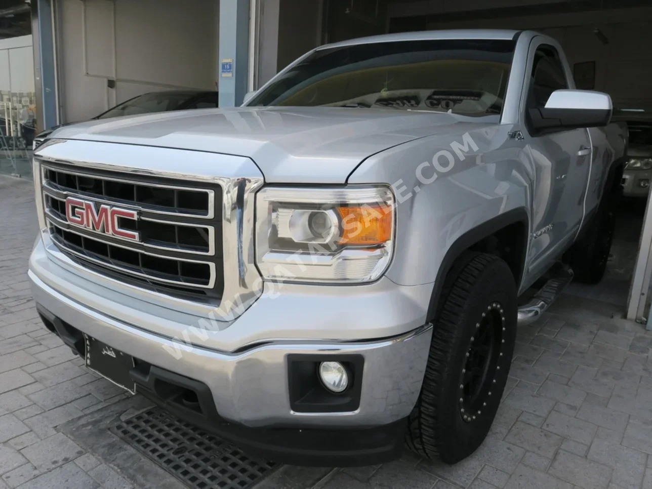 GMC  Sierra  1500  2014  Automatic  145,000 Km  8 Cylinder  Four Wheel Drive (4WD)  Pick Up  Silver