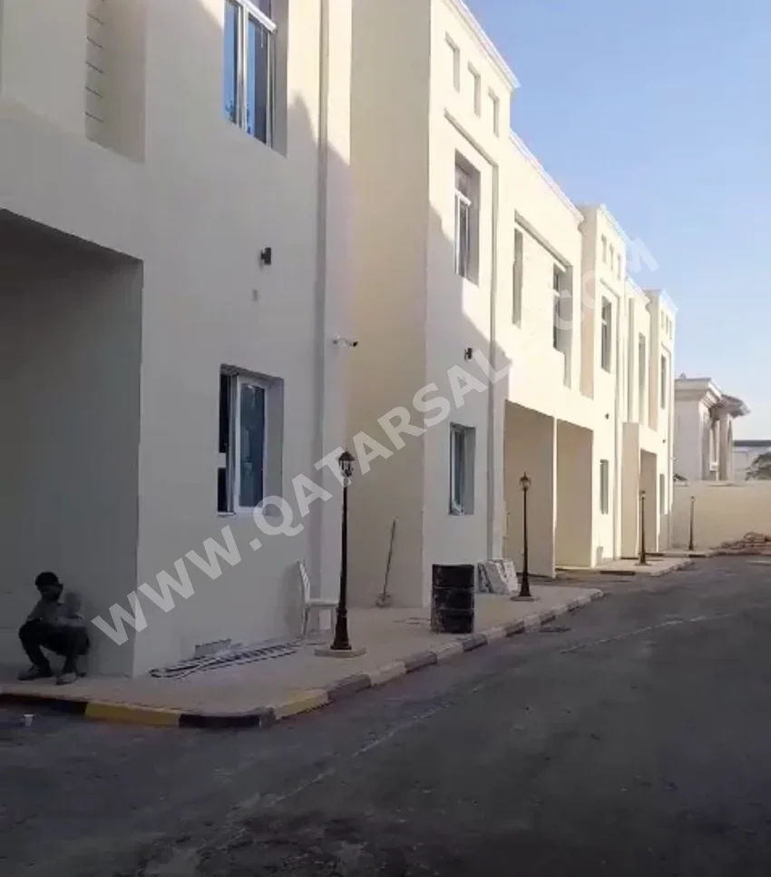 Family Residential  - Not Furnished  - Doha  - Al Markhiya  - 6 Bedrooms