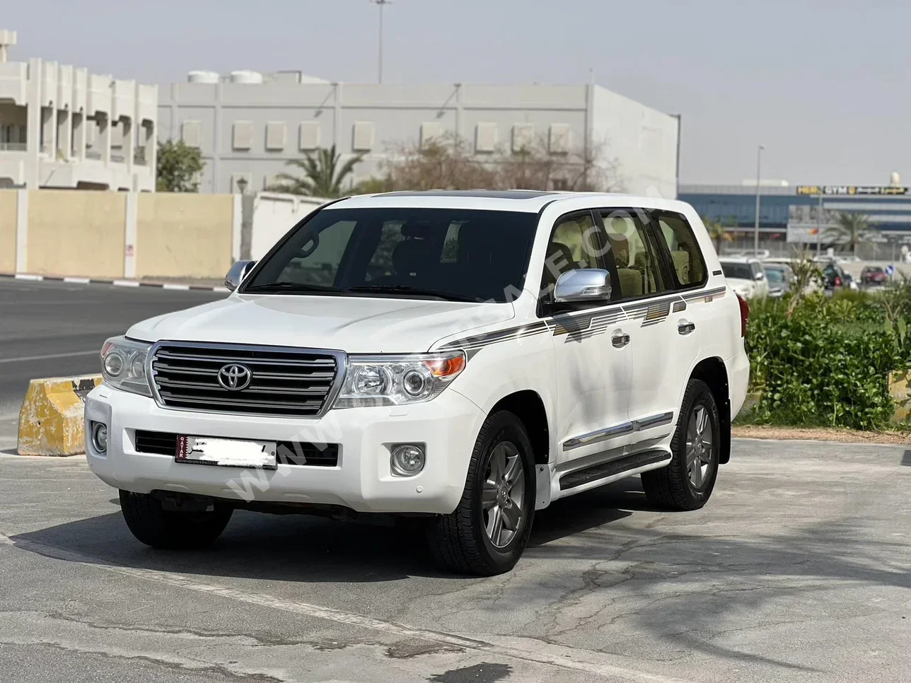 Toyota  Land Cruiser  GXR  2015  Automatic  340,000 Km  8 Cylinder  Four Wheel Drive (4WD)  SUV  White