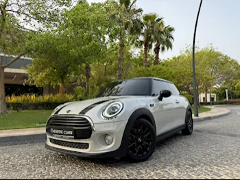 Mini  Cooper  2019  Automatic  18,000 Km  4 Cylinder  Front Wheel Drive (FWD)  Hatchback  White