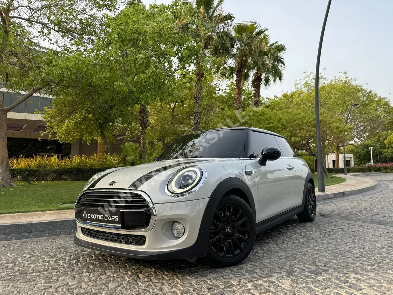 Mini  Cooper  2019  Automatic  18,000 Km  4 Cylinder  Front Wheel Drive (FWD)  Hatchback  White