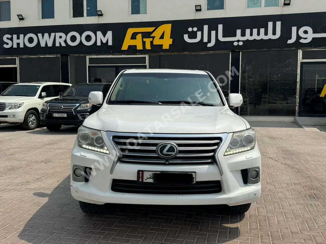 Lexus  LX  570  2013  Automatic  454,000 Km  8 Cylinder  Four Wheel Drive (4WD)  SUV  White