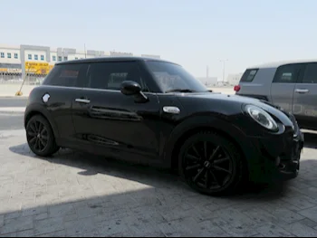 Mini  Cooper  S  2019  Automatic  87,000 Km  4 Cylinder  Front Wheel Drive (FWD)  Hatchback  Black