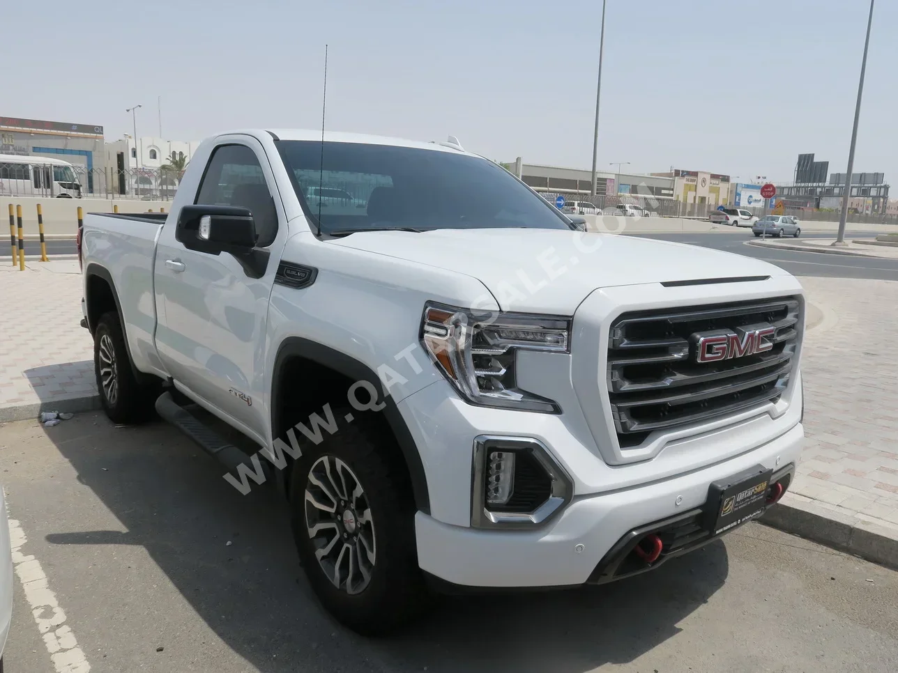 GMC  Sierra  AT4  2021  Automatic  36,000 Km  8 Cylinder  Four Wheel Drive (4WD)  Pick Up  White  With Warranty