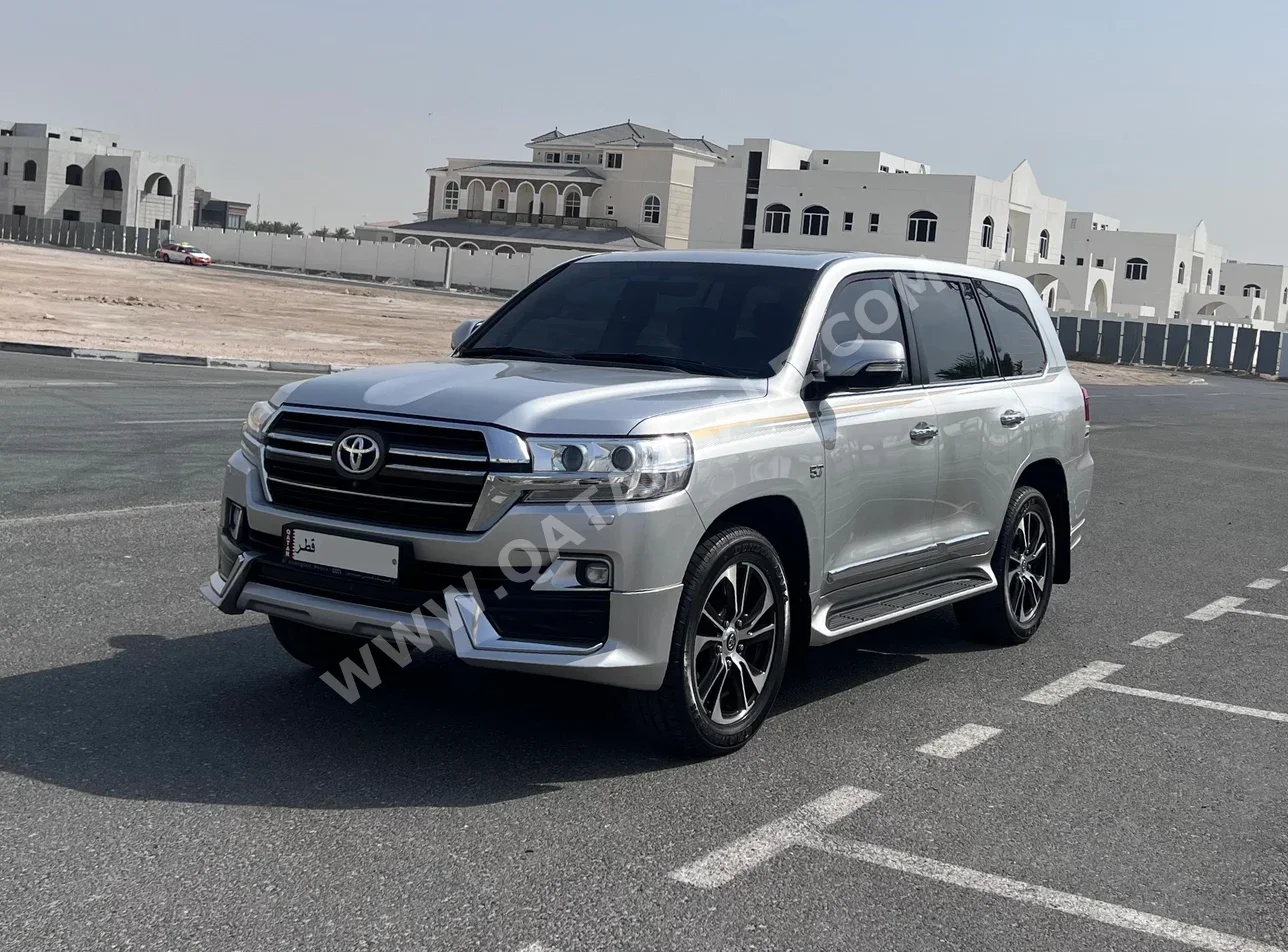  Toyota  Land Cruiser  VXR  2020  Automatic  81,000 Km  8 Cylinder  Four Wheel Drive (4WD)  SUV  Silver  With Warranty