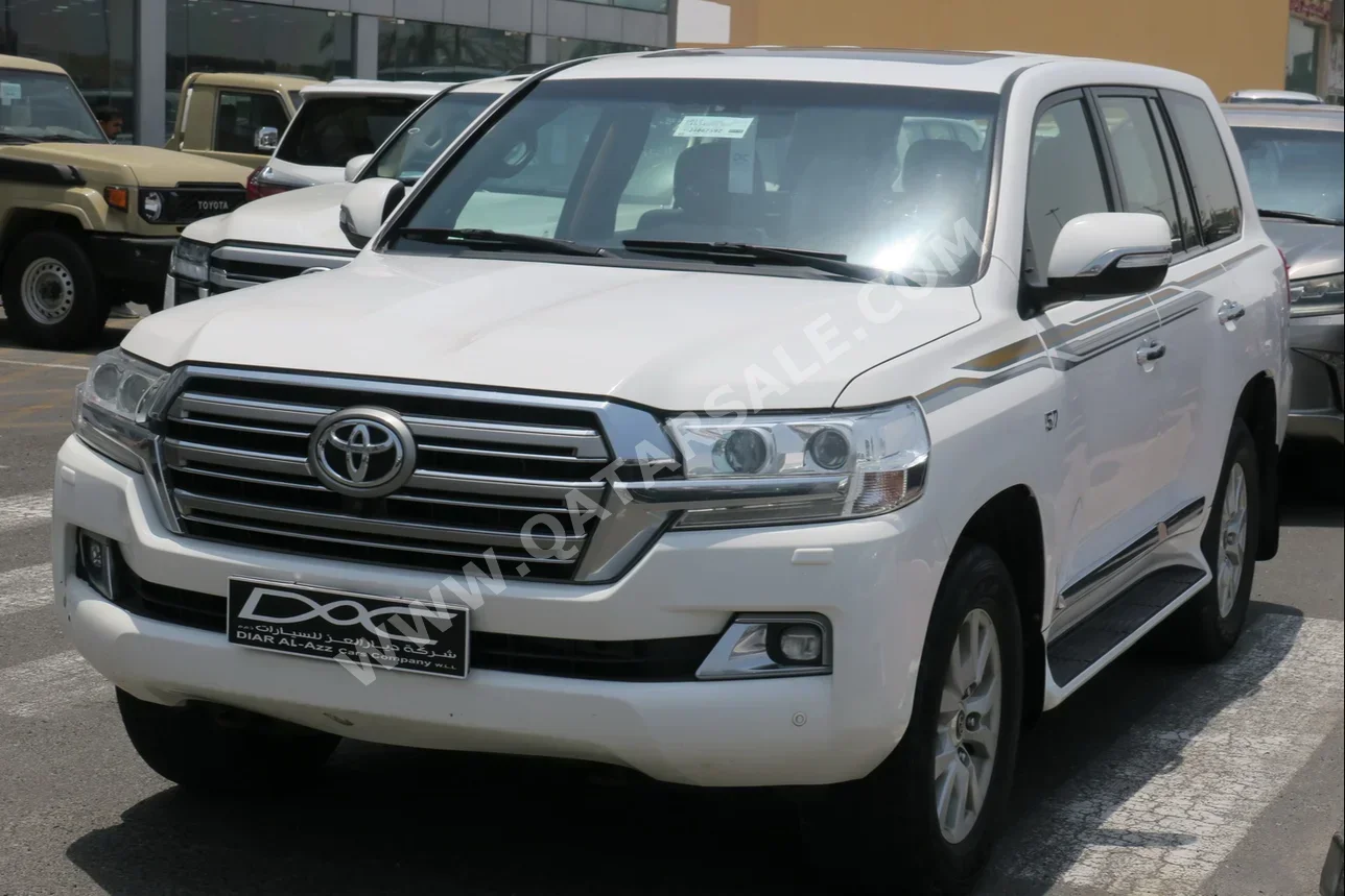 Toyota  Land Cruiser  VXR  2018  Automatic  226,000 Km  8 Cylinder  Four Wheel Drive (4WD)  SUV  White