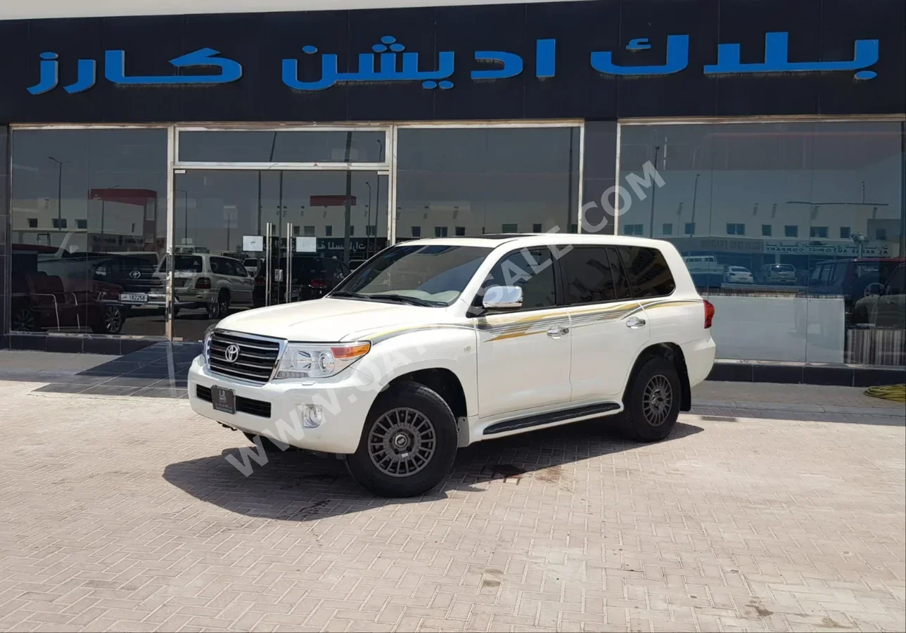 Toyota  Land Cruiser  VXR  2008  Automatic  296,000 Km  8 Cylinder  Four Wheel Drive (4WD)  SUV  White