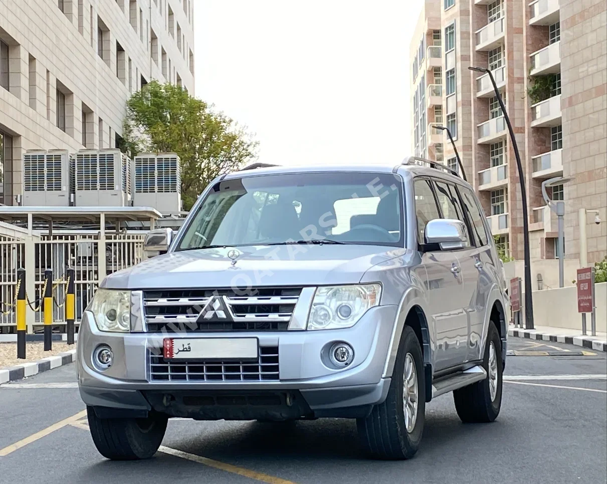 Mitsubishi  Pajero  GLS  2014  Automatic  200,000 Km  6 Cylinder  Four Wheel Drive (4WD)  SUV  Silver