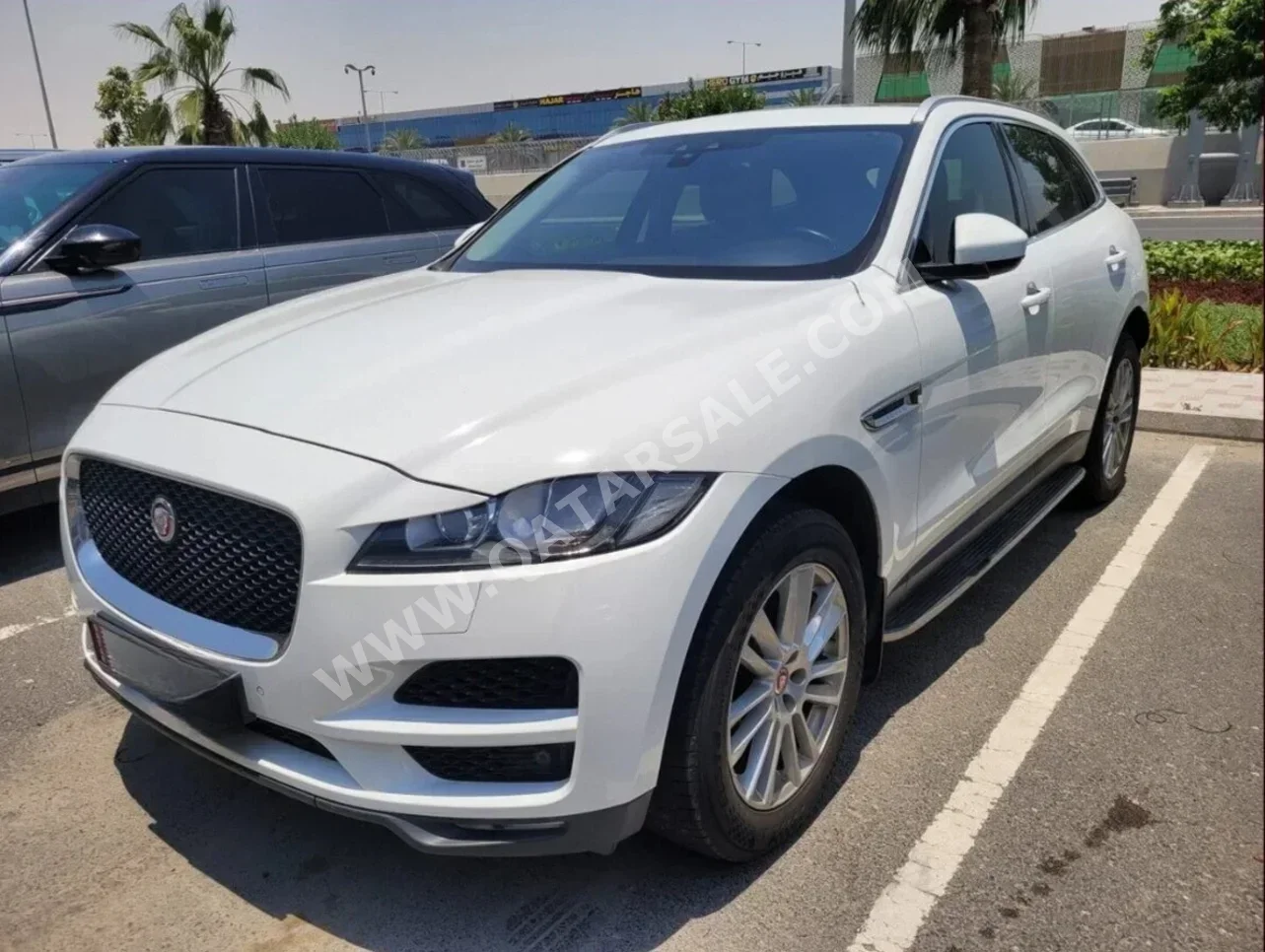 Jaguar  F-Pace  2018  Automatic  154٬359 Km  4 Cylinder  Four Wheel Drive (4WD)  SUV  White