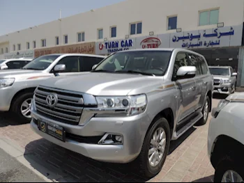 Toyota  Land Cruiser  VXR  2018  Automatic  136,000 Km  8 Cylinder  Four Wheel Drive (4WD)  SUV  Gray