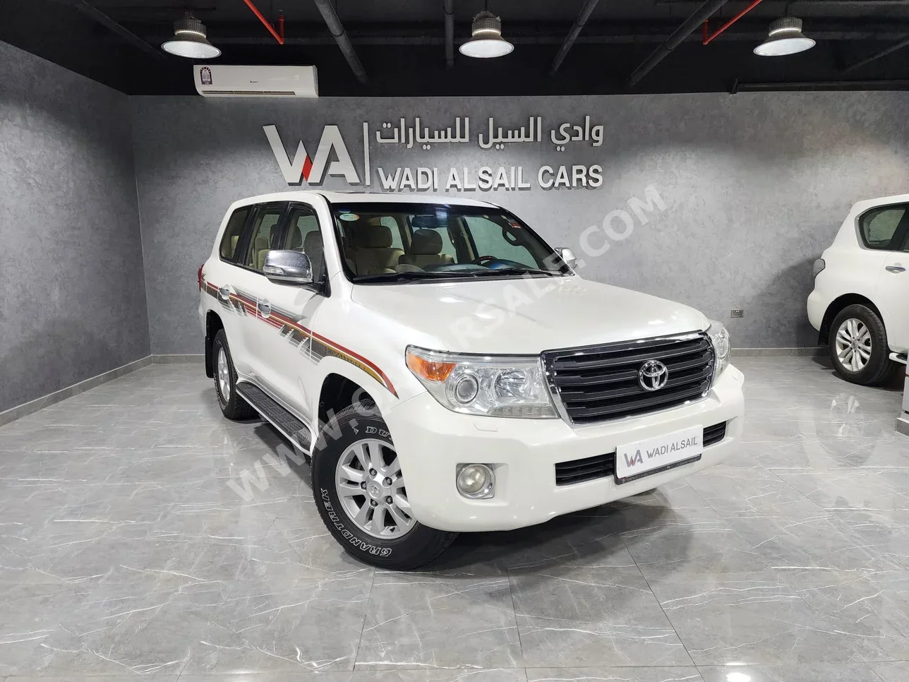 Toyota  Land Cruiser  GXR  2012  Automatic  421,000 Km  8 Cylinder  Four Wheel Drive (4WD)  SUV  White