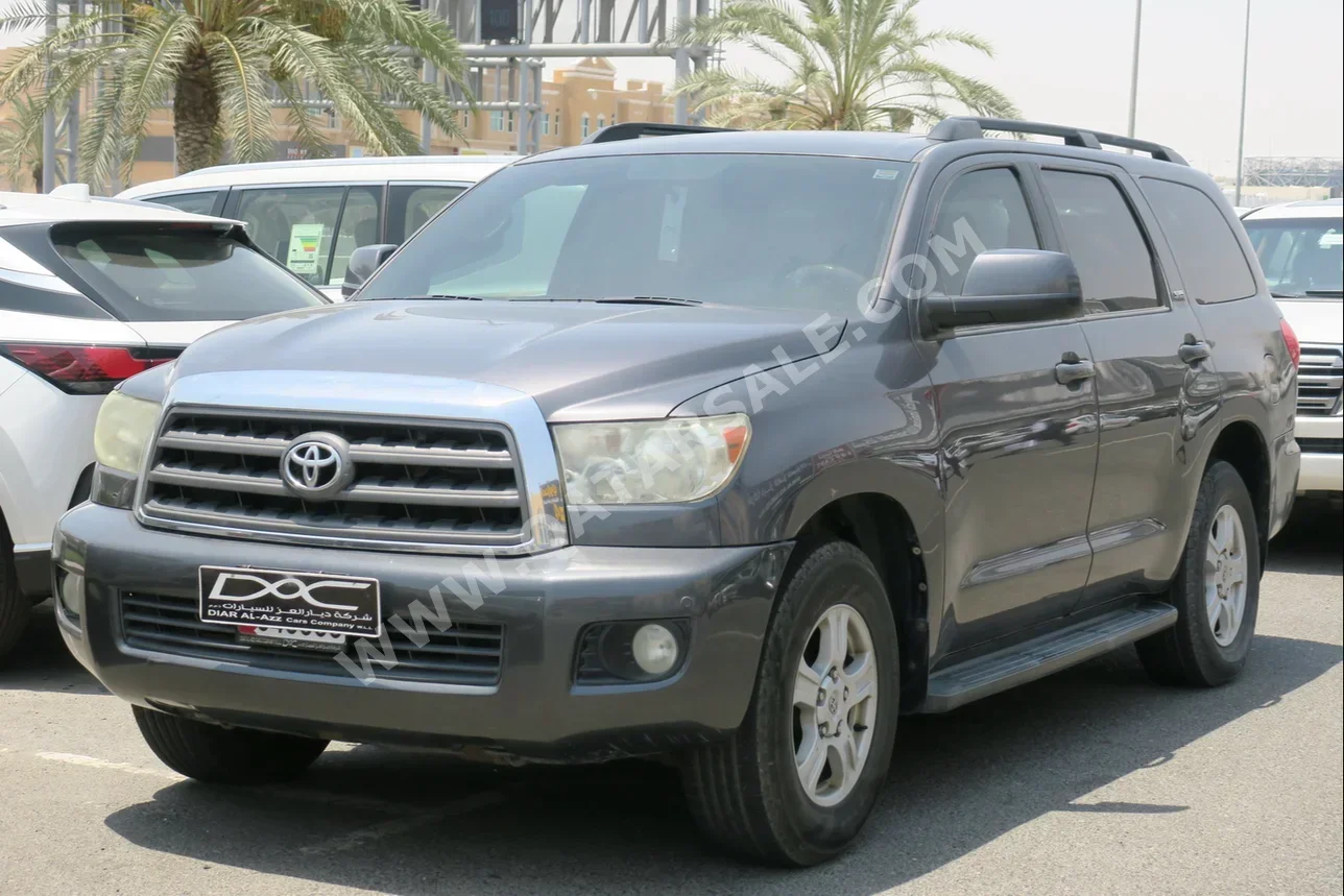 Toyota  Sequoia  2013  Automatic  299,000 Km  8 Cylinder  Four Wheel Drive (4WD)  SUV  Gray