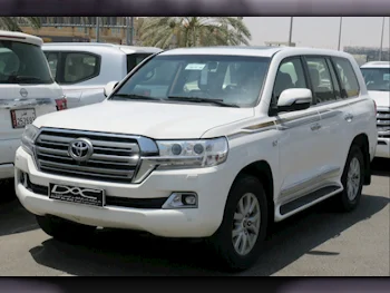 Toyota  Land Cruiser  VXR  2018  Automatic  266,000 Km  8 Cylinder  Four Wheel Drive (4WD)  SUV  White