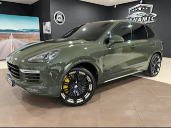 Porsche  Cayenne  Turbo  2015  Automatic  89,000 Km  8 Cylinder  Four Wheel Drive (4WD)  SUV  Green  With Warranty