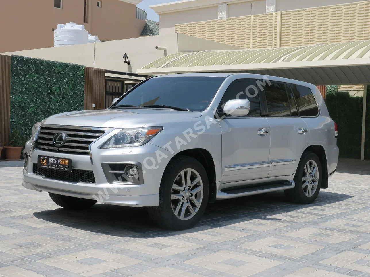 Lexus  LX  570 S  2015  Automatic  114,000 Km  8 Cylinder  Four Wheel Drive (4WD)  SUV  Silver