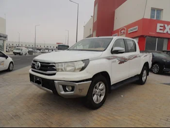 Toyota  Hilux  SR5  2016  Automatic  319,000 Km  4 Cylinder  Four Wheel Drive (4WD)  Pick Up  White