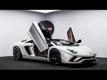 Lamborghini  Aventador  S  2017  Automatic  11,414 Km  12 Cylinder  All Wheel Drive (AWD)  Coupe / Sport  White