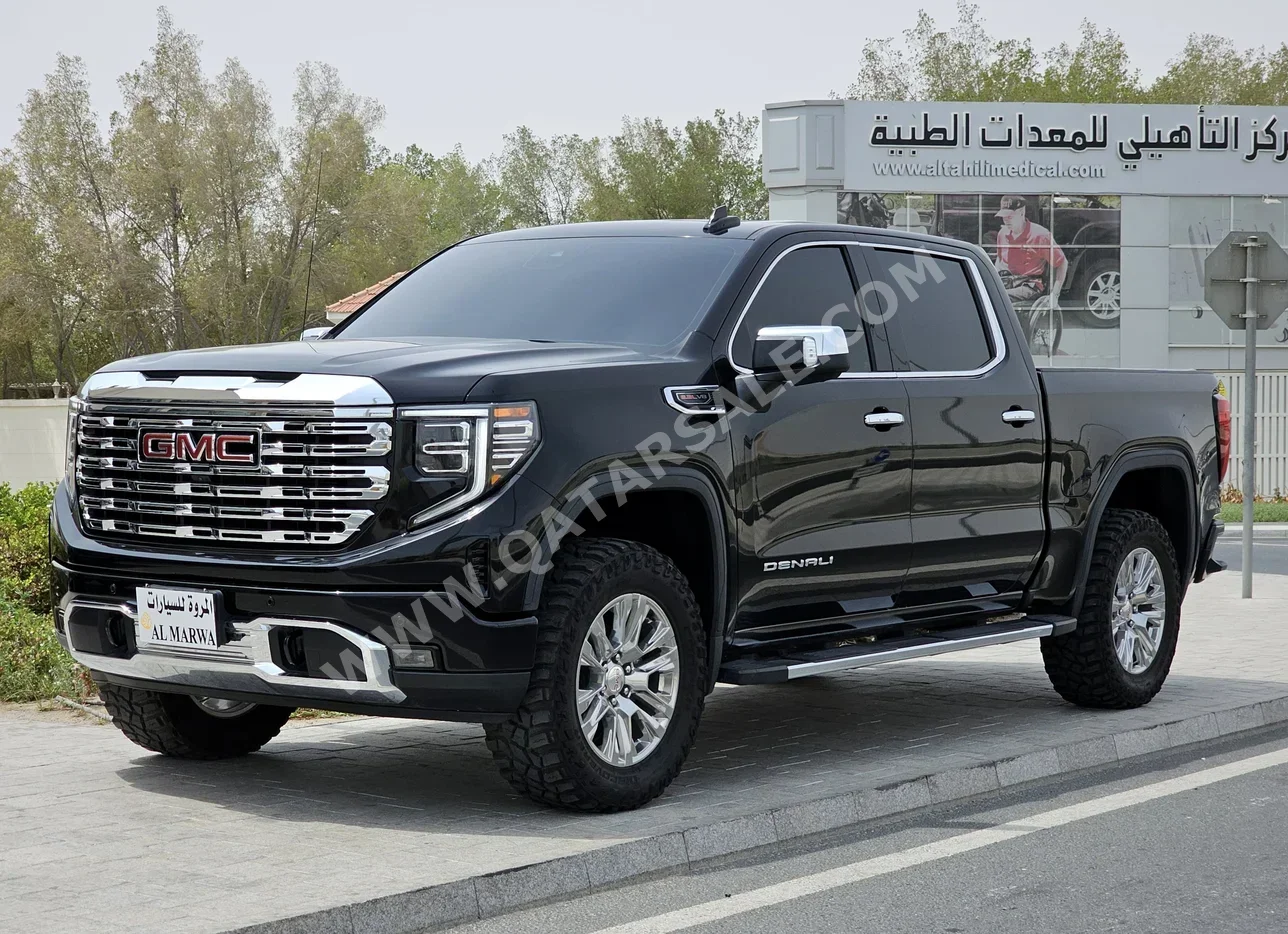  GMC  Sierra  Denali  2023  Automatic  10,000 Km  8 Cylinder  Four Wheel Drive (4WD)  Pick Up  Black  With Warranty