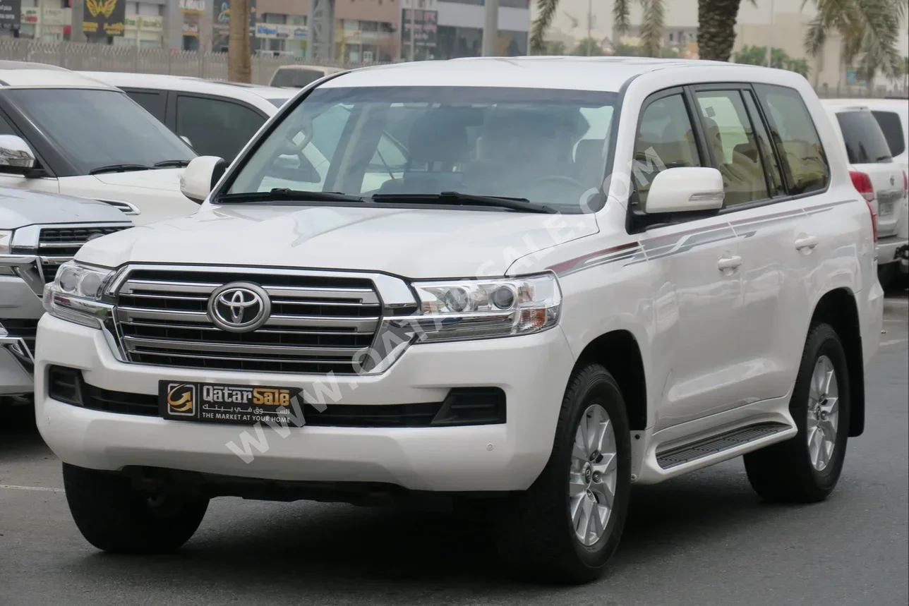 Toyota  Land Cruiser  GXR  2021  Automatic  136,000 Km  6 Cylinder  Four Wheel Drive (4WD)  SUV  White