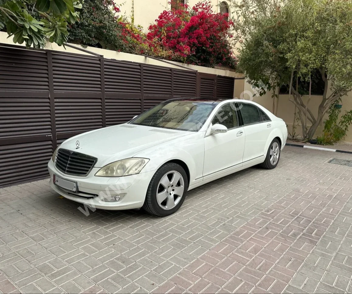 مرسيدس - بنز  اس - كلاس  500  2008  اوتوماتيك  120,000 كم  8 سلندر  دفع خلفي  سيدان  أبيض