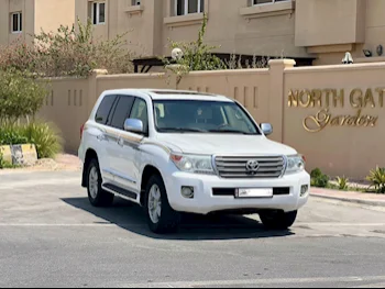 Toyota  Land Cruiser  VXR  2013  Automatic  300,000 Km  8 Cylinder  Four Wheel Drive (4WD)  SUV  White