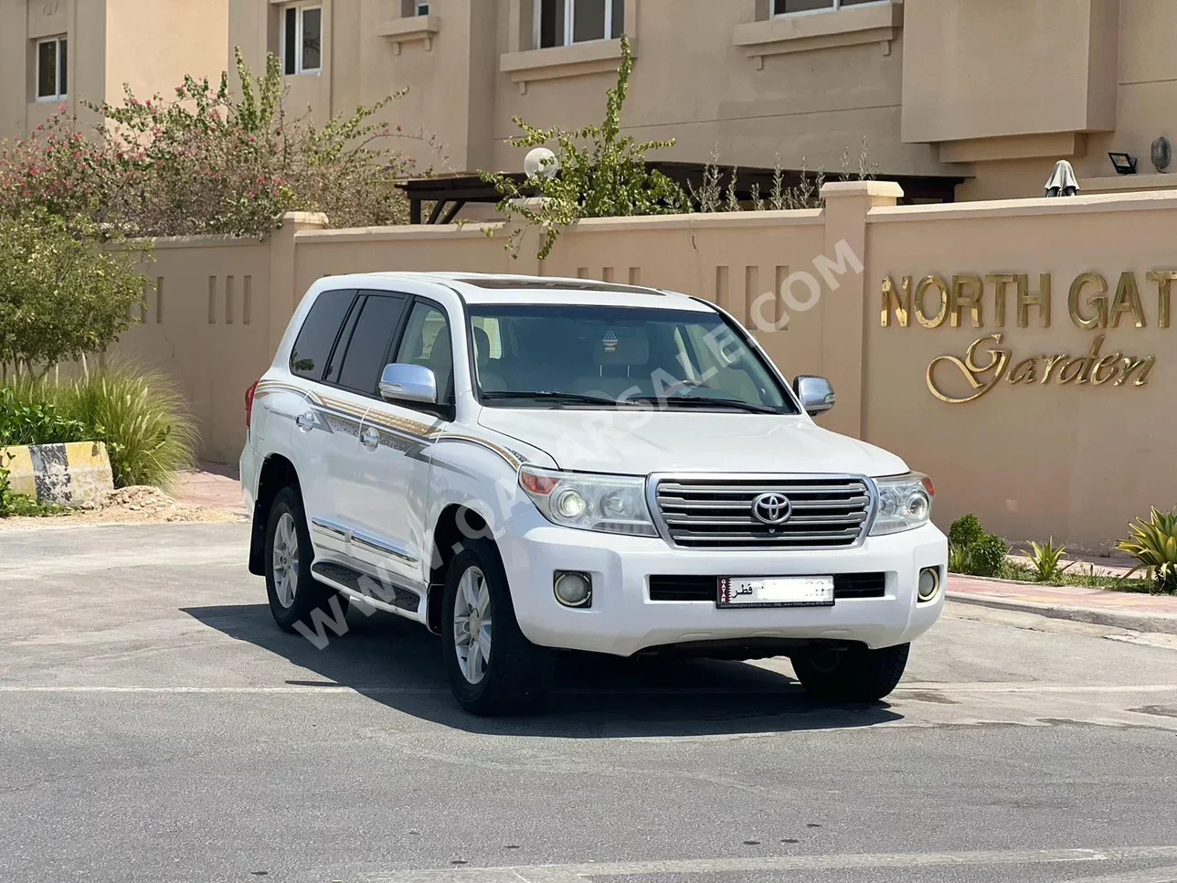 Toyota  Land Cruiser  VXR  2013  Automatic  300,000 Km  8 Cylinder  Four Wheel Drive (4WD)  SUV  White