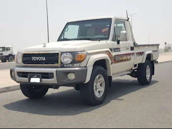 Toyota  Land Cruiser  LX  2019  Manual  186,000 Km  6 Cylinder  Four Wheel Drive (4WD)  Pick Up  White