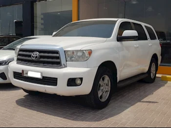 Toyota  Sequoia  SR5  2014  Automatic  240,000 Km  8 Cylinder  Four Wheel Drive (4WD)  SUV  White