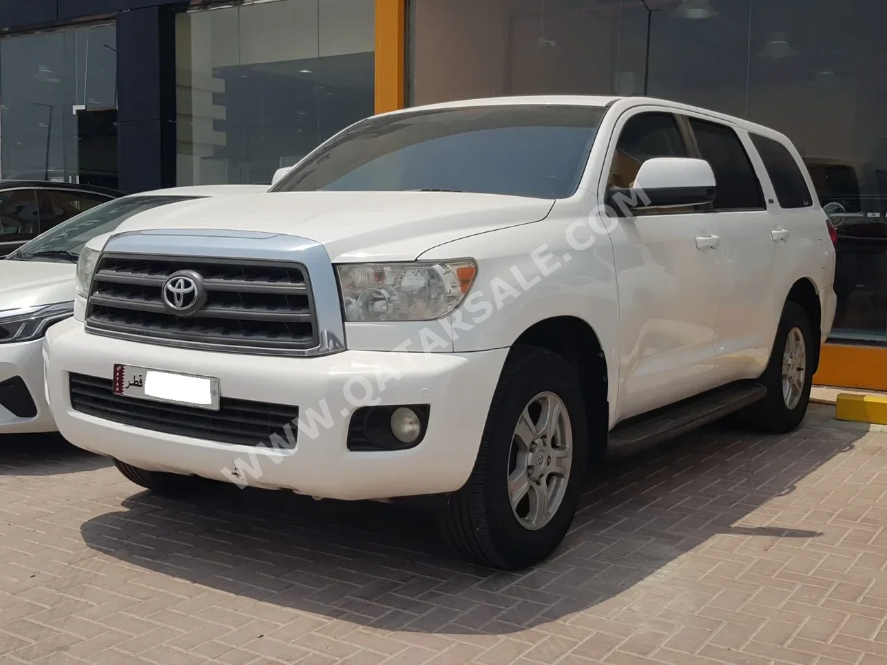 Toyota  Sequoia  SR5  2014  Automatic  240,000 Km  8 Cylinder  Four Wheel Drive (4WD)  SUV  White