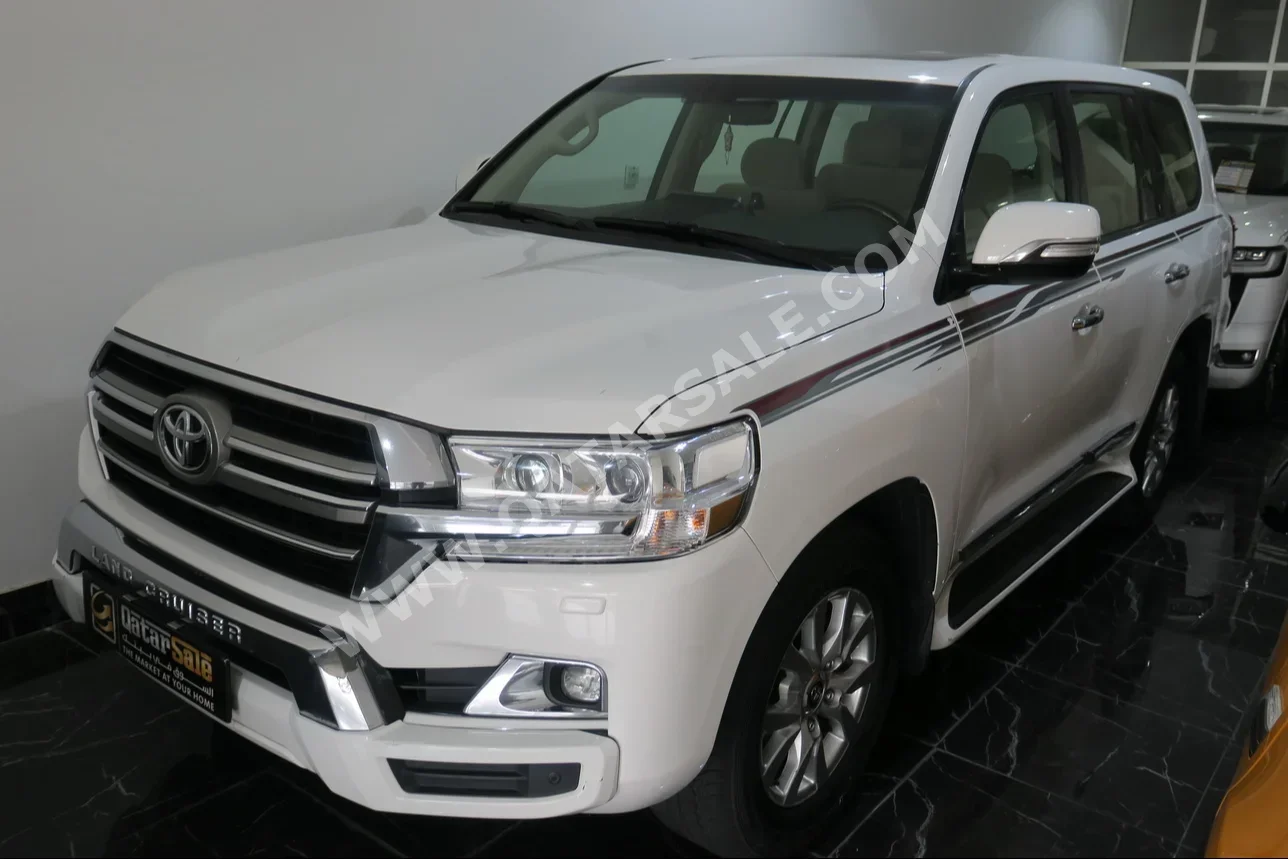 Toyota  Land Cruiser  GXR  2020  Automatic  167,000 Km  8 Cylinder  Four Wheel Drive (4WD)  SUV  White